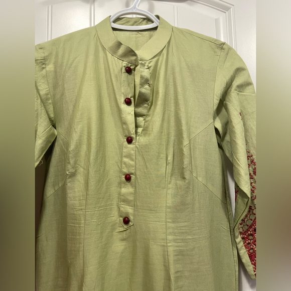 Woman’s lime green and maroon palazzo pants Indian suit - Picture 2 of 4